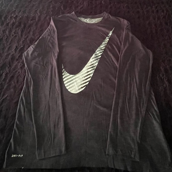 Nike long sleeve men’s size XL I great condition camera quality not great - Picture 2 of 5